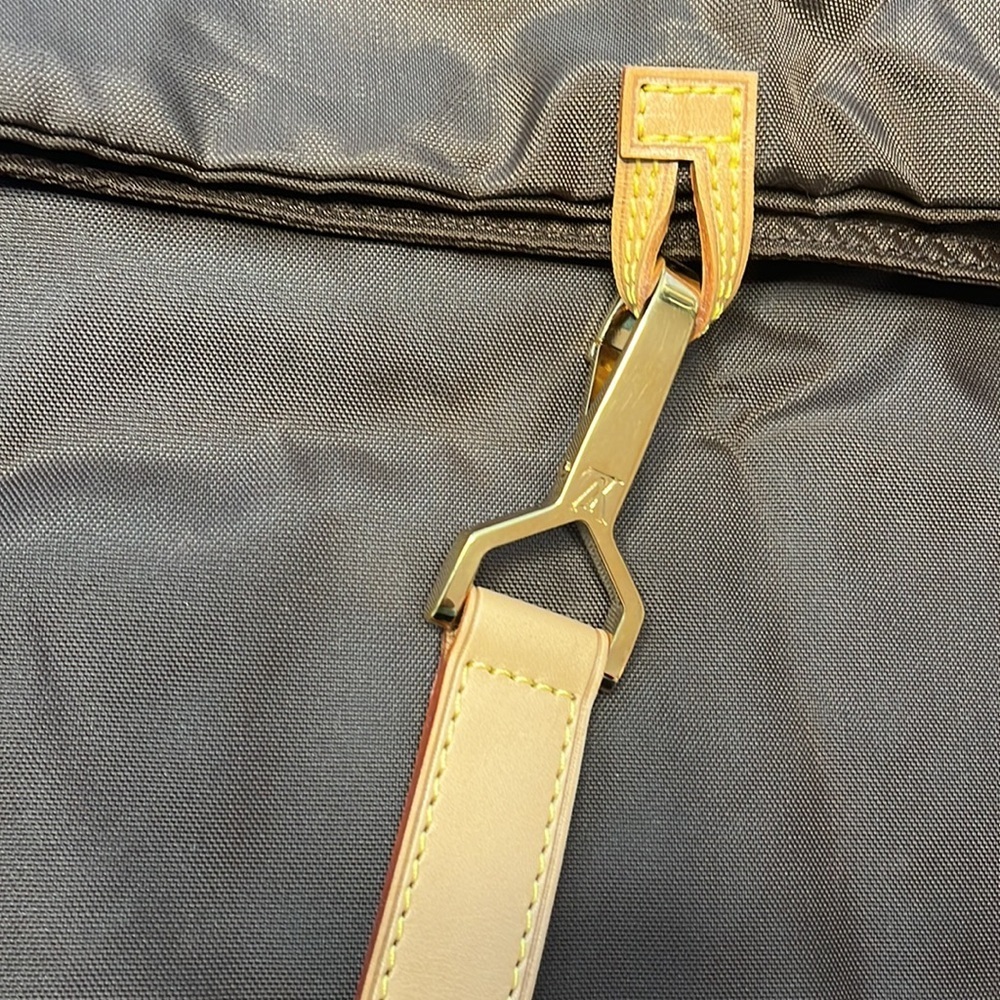 Louis Vuitton Garment Bag - Picture 7 of 12